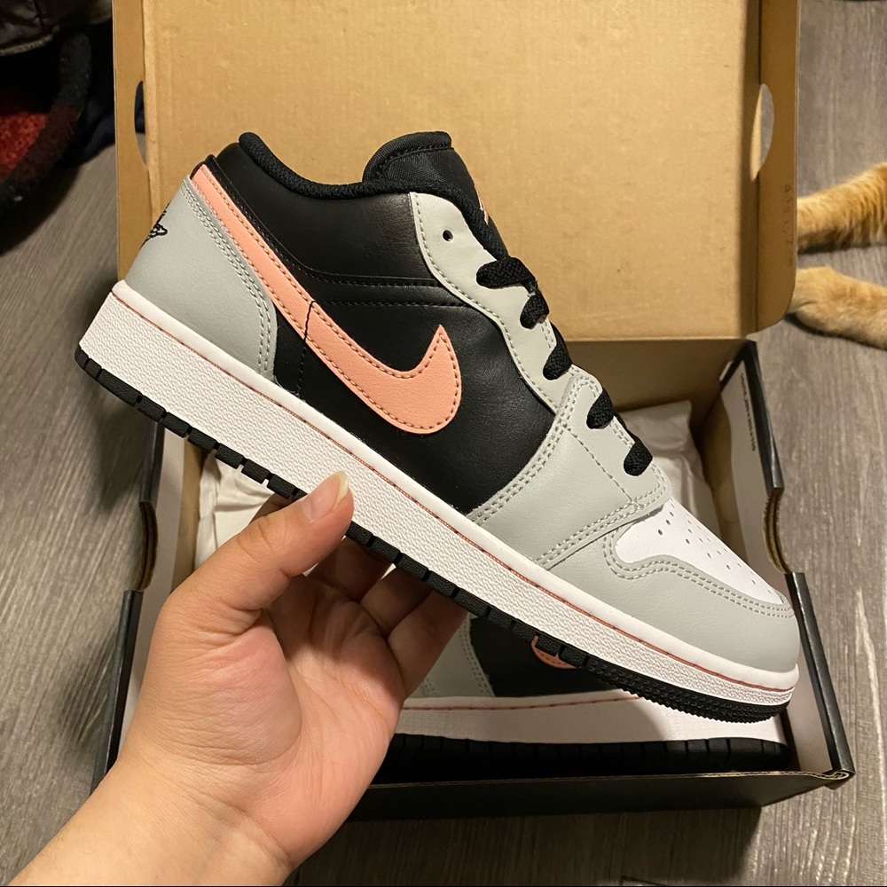 Jordan 1 Low Black White Pink